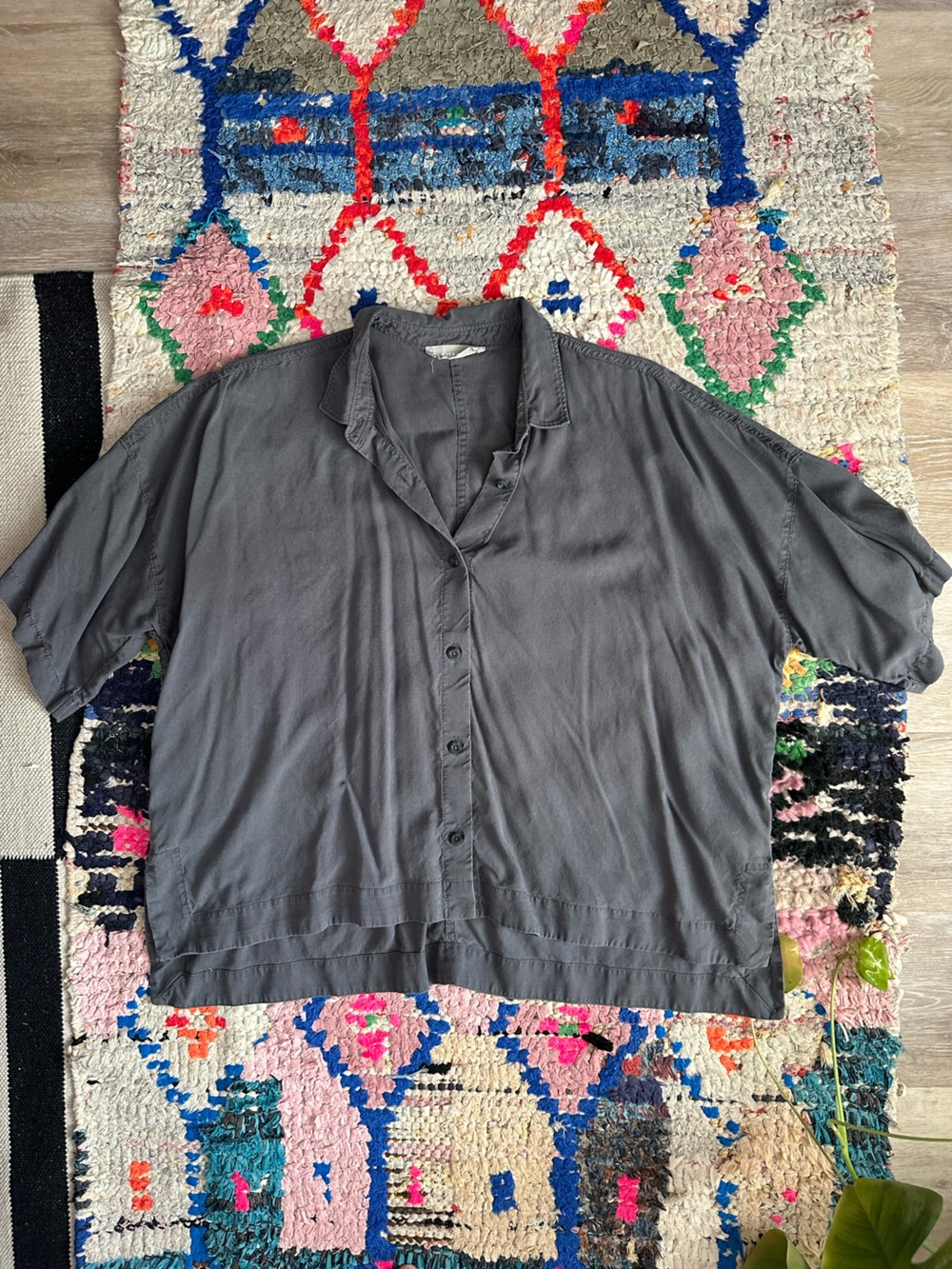 Everlane Drapey Square Shirt in Charcoal Gray